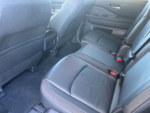 Used 2024 Nissan Pathfinder SL image 29