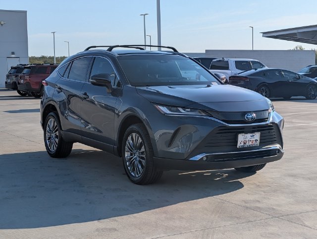 Used 2024 Toyota Venza XLE AWD/4WD image 7