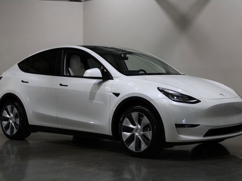 Used 2021 Tesla Model Y Long Range image 4