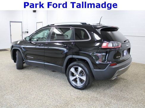 Used 2019 Jeep Cherokee Limited image 2