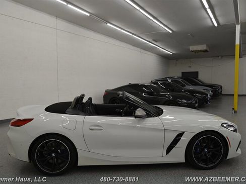 Used 2024 BMW Z4 M40i w/ Premium Package image 9
