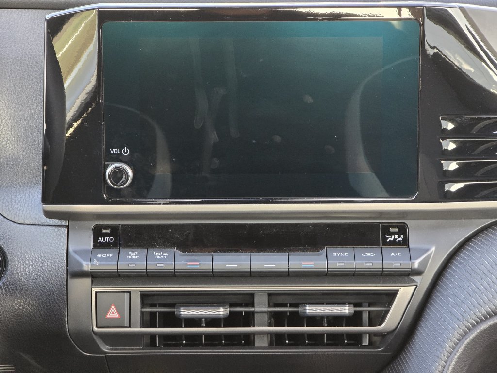 Used 2025 Toyota Camry SE FWD image 18