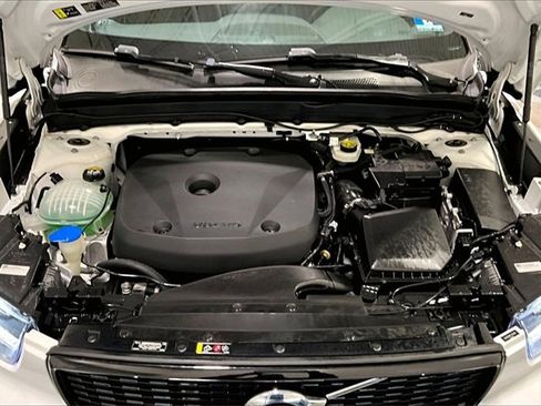 Used 2020 Volvo XC40 T5 R-Design w/ Protection Package image 30