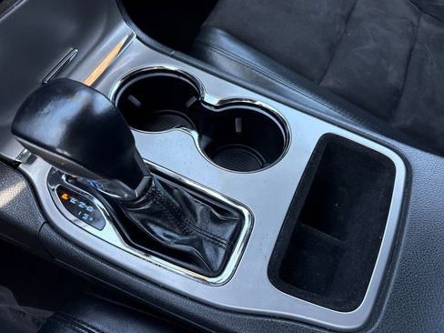 Used 2021 Jeep Grand Cherokee Laredo X image 21