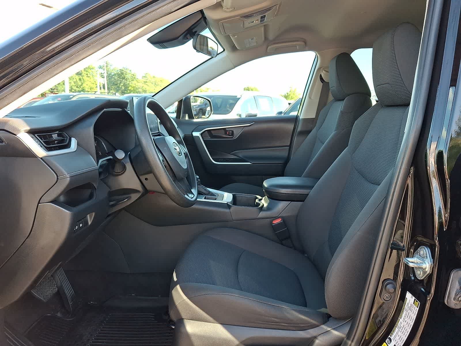 Used 2023 Toyota RAV4 LE AWD/4WD image 16