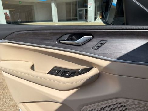 New 2025 Jeep Grand Cherokee L Limited w/ Luxury Tech Group II image 10