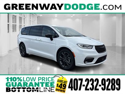 New 2026 Chrysler Pacifica Select