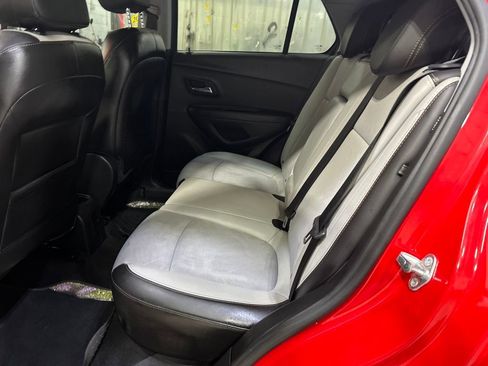 Used 2018 Chevrolet Trax LT w/ LT Convenience Package image 11