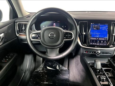 Used 2025 Volvo V60 B5 Cross Country Plus AWD/4WD image 5