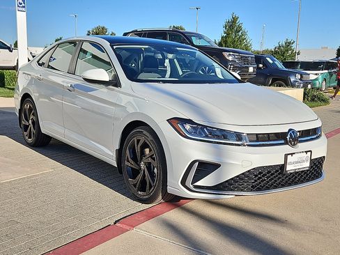 New 2026 Volkswagen Jetta SE image 4