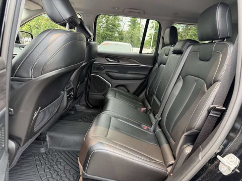 Certified 2023 Jeep Grand Cherokee Limited w/ Black Appearance Package AWD/4WD image 21