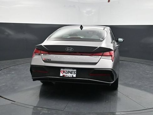 Used 2024 Hyundai Elantra SEL FWD image 7