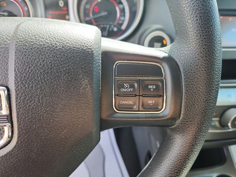 Used 2017 Dodge Journey SE image 28