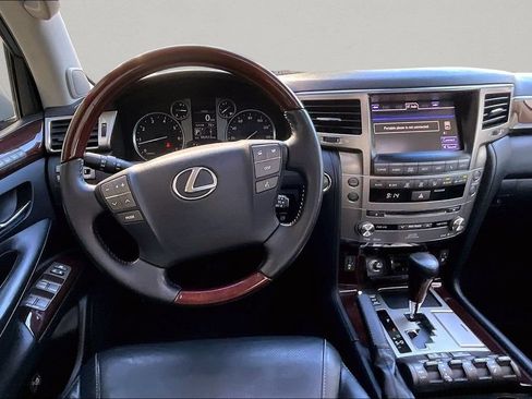 Used 2013 Lexus LX 570 4WD w/ Luxury Pkg image 9