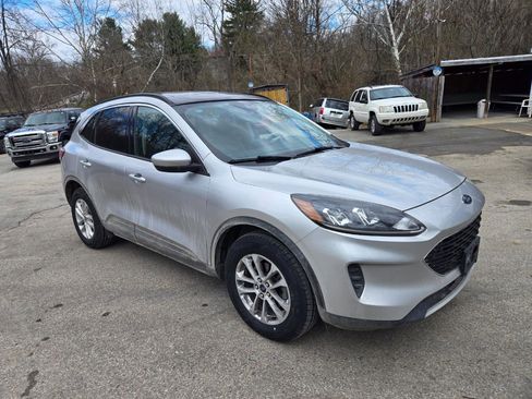Used 2020 Ford Escape SE image 7