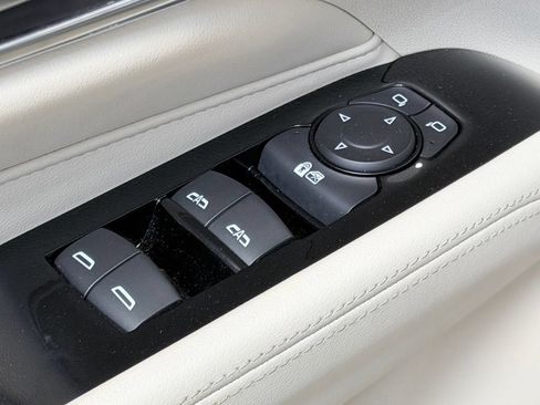 Used 2021 Cadillac CT4 Luxury w/ Sun And Sound Package RWD image 13