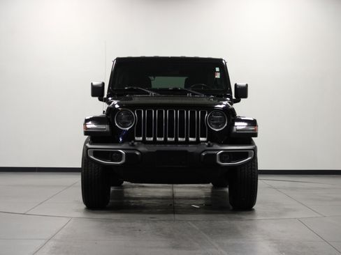 Used 2018 Jeep Wrangler Unlimited Sahara w/ LED Lighting Group AWD/4WD image 9