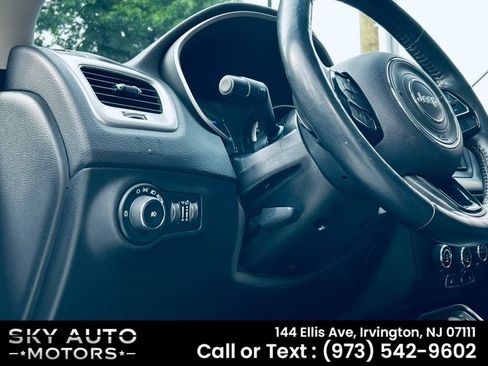 Used 2018 Jeep Compass Latitude w/ Cold Weather Group AWD/4WD image 15