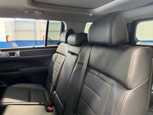 Used 2025 Hyundai Santa Fe Limited AWD/4WD image 18