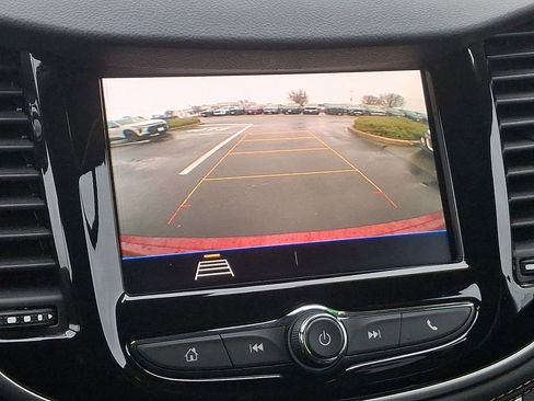 Certified 2022 Chevrolet Trax LT w/ LT Convenience Package image 18