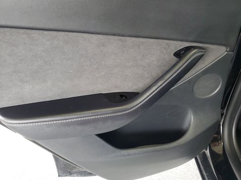 Used 2021 Tesla Model Y Long Range AWD/4WD image 14