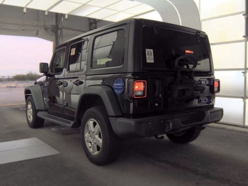 Used 2018 Jeep Wrangler Unlimited Sport S AWD/4WD image 5