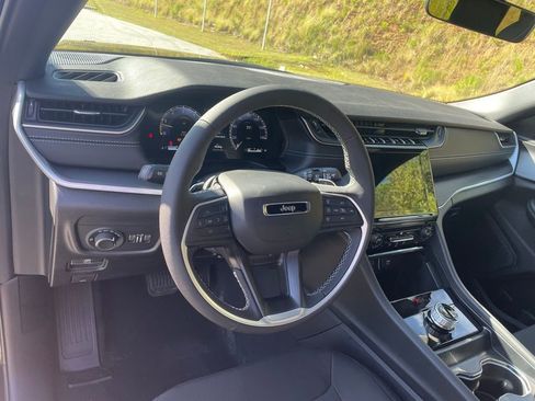 New 2025 Jeep Grand Cherokee Laredo X image 10