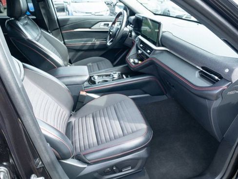 Used 2025 Ford Explorer ST-Line image 40