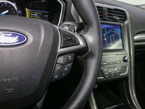 Used 2019 Ford Fusion SE FWD image 29