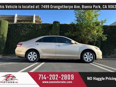 Used 2010 Toyota Camry XLE FWD image 5