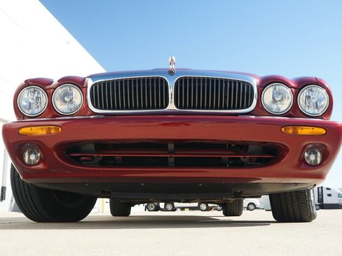 Used 1999 Jaguar XJ8 image 25