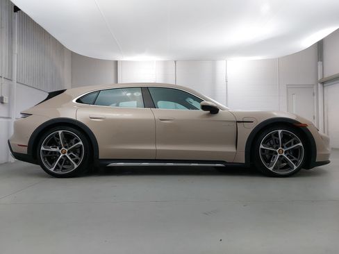 Used 2023 Porsche Taycan 4 Cross Turismo image 8