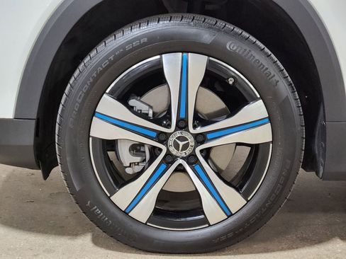 Used 2023 Mercedes-Benz EQB 300 4MATIC image 28