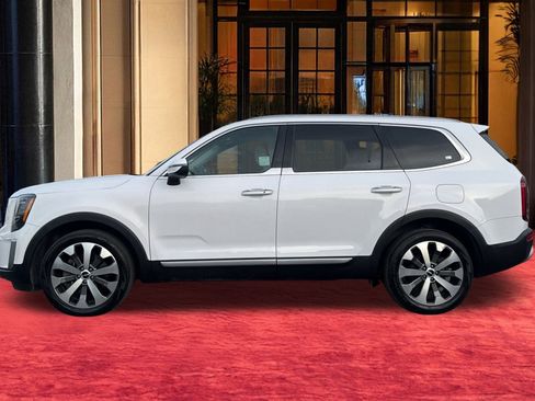 Used 2022 Kia Telluride S image 3