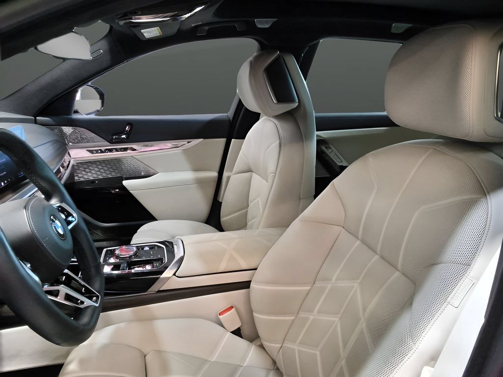 Used 2023 BMW 760i xDrive w/ Executive Package AWD/4WD image 16