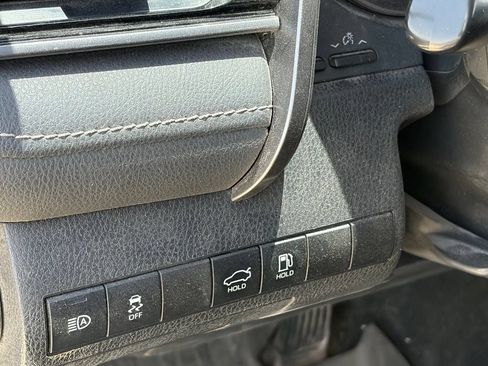 Used 2022 Toyota Camry SE FWD image 6