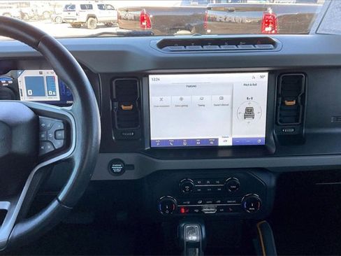 Used 2022 Ford Bronco Badlands image 6