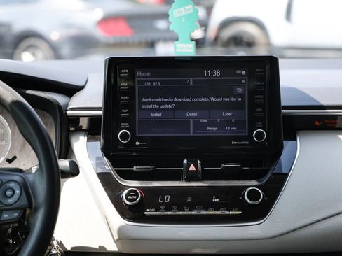Used 2022 Toyota Corolla LE FWD image 18