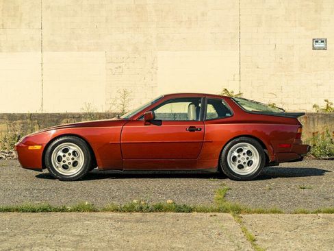 Used 1986 Porsche 944 Turbo image 3