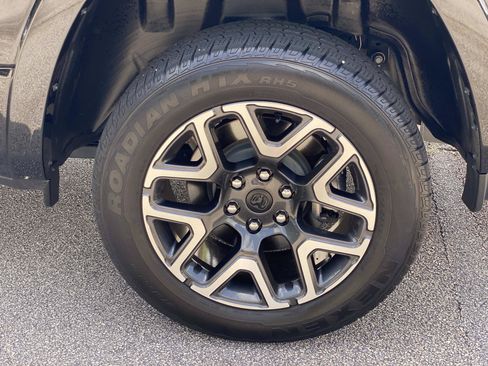 Used 2025 RAM 1500 Laramie AWD/4WD image 16