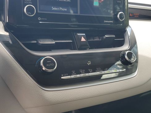 Used 2022 Toyota Corolla LE image 11