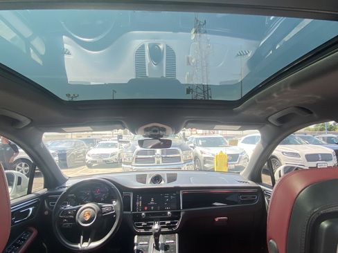 Used 2022 Porsche Macan image 21