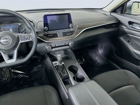 Used 2025 Nissan Altima 2.5 SV FWD image 19