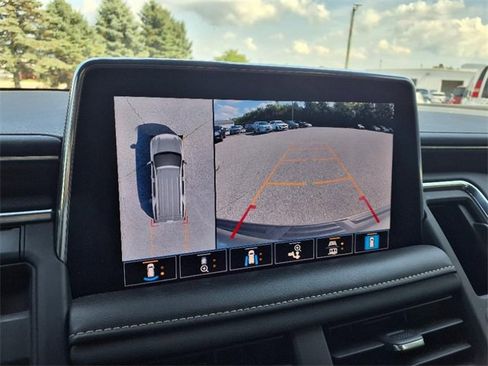 Used 2021 Chevrolet Tahoe Premier w/ Premium Package image 21