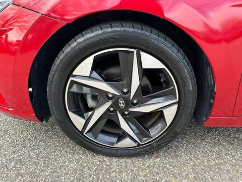 Used 2021 Hyundai Elantra SEL w/ Convenience + Premium Package FWD image 9