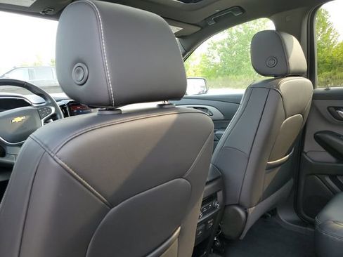 Used 2023 Chevrolet Traverse LT w/ LT Premium Package AWD/4WD image 31