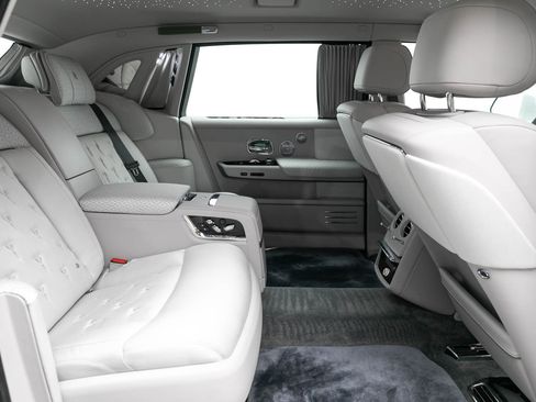 Used 2024 Rolls-Royce Phantom Extended Wheelbase w/ Leather Finishing Pack image 41