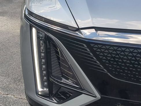 Used 2024 Cadillac Lyriq Sport RWD image 10