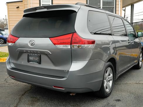Used 2014 Toyota Sienna LE FWD image 5