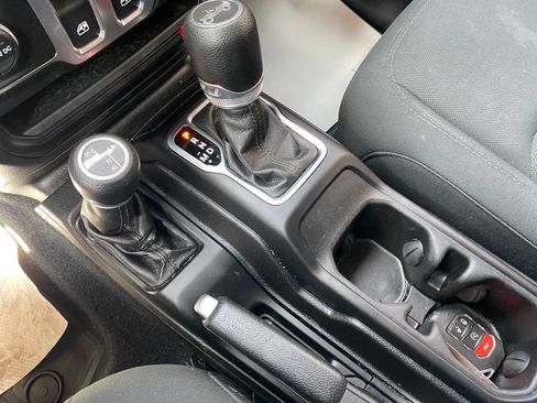 Used 2019 Jeep Wrangler Sport AWD/4WD image 25